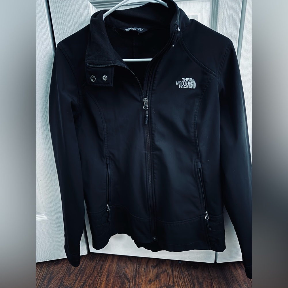 Women’s Lightweight The North Face jacket